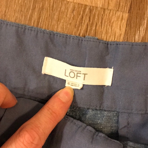 LOFT chambray linen scalloped shorts- size 6 - Picture 3 of 5